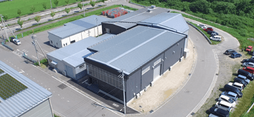 空撮した長野県飯田市の砂型鋳造工場の様子